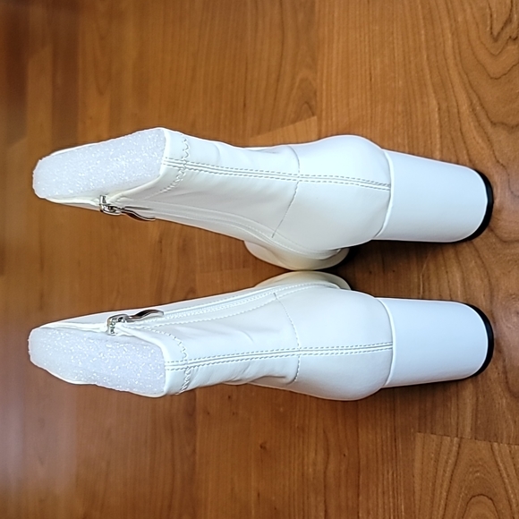 MIA Kymi Block Heel Bootie - Picture 9 of 10